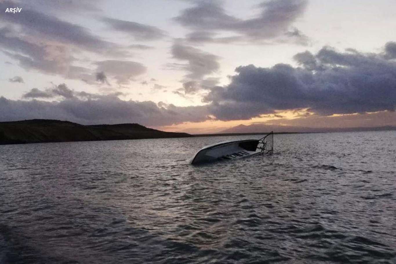 İngiltere'ye giden göçmen teknesi battı: 27 ölü